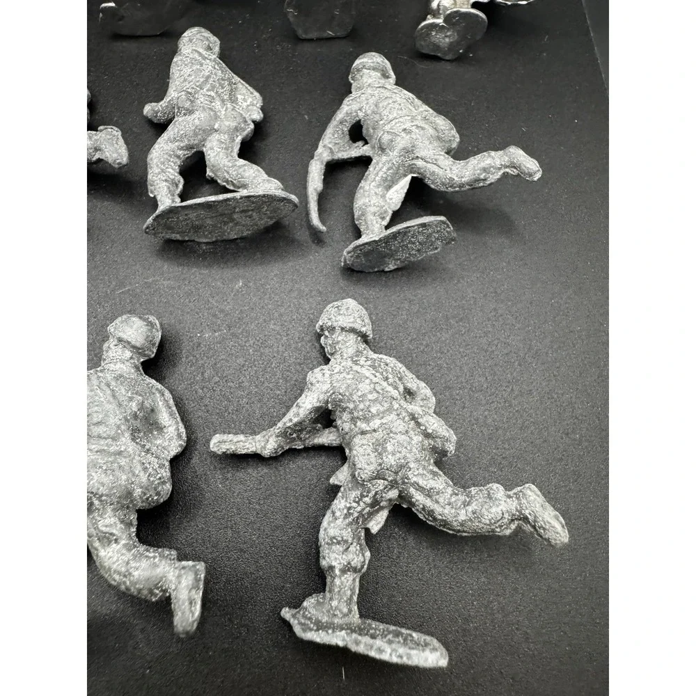 Lot Of 17 Vintage 1940 Metal Army Men -‎ 2